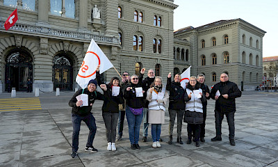 Aktion des SEV vor dem Bundeshaus gegen Kürzungen beim ÖV